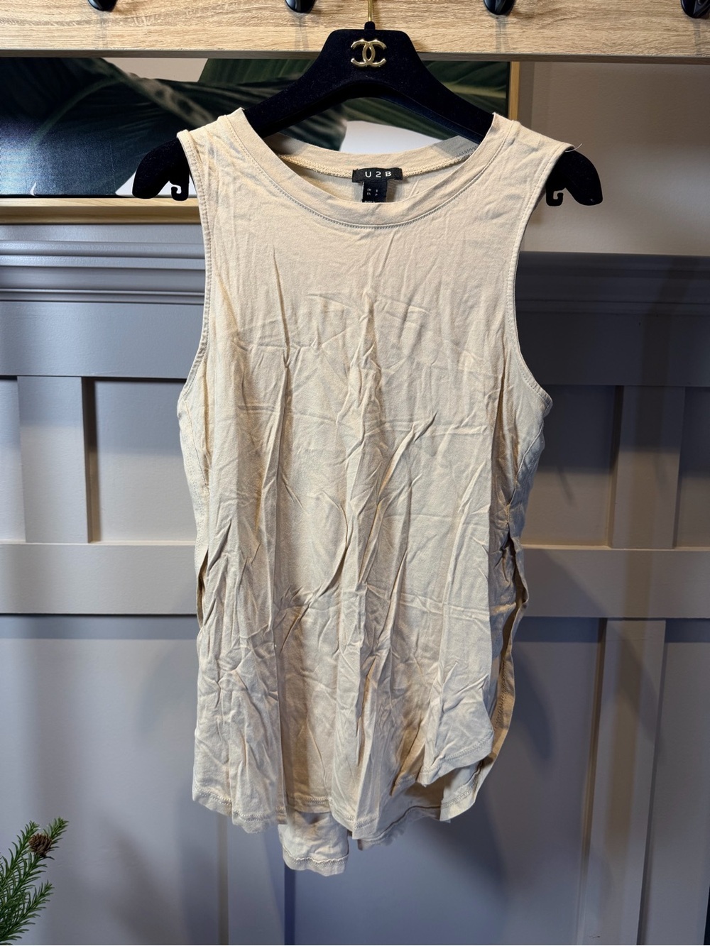U2B Women's Sleeveless Crewneck Tank Top in Light Cream S